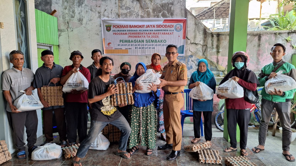 Pembagian Sembako ke Warga Kelurahan Sidodadi oleh Pokmas Bangkit Jaya Sidodadi
