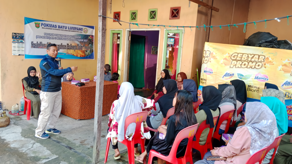 Pokmas Batu Lumpang Mengadakan Sosialisasi Pencegahan Bahaya Kebakaran Kepada Warga di RT 2 dan RT 3