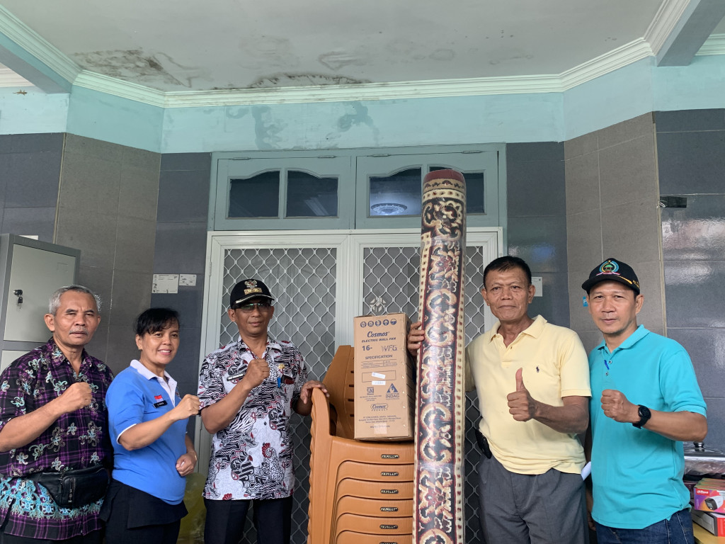 Serah Terima Pengadaan Barang dalam Probebaya 2023 Bidang Sarpras oleh Pokmas Batu Lumpang