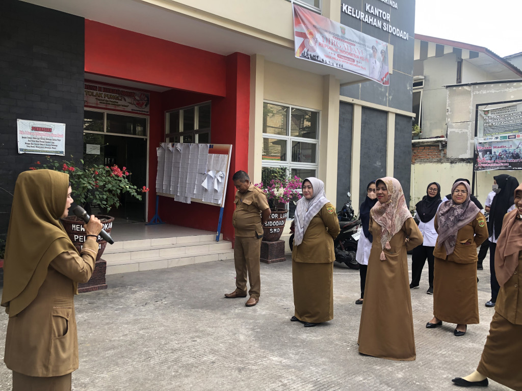 Kelurahan Sidodadi Melaksanakan Kegiatan Apel Pagi yang Dipimpin Kasi Kesra