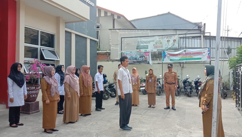 Kegiatan Apel Pagi Dipimpin Seklur, Mengingatkan Kepada Seluruh Staf Untuk Menjaga Kedisiplinan