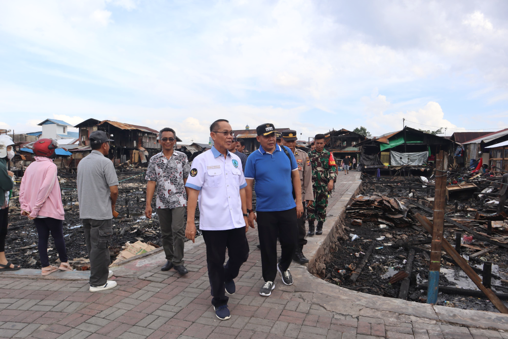 Wawali Samarinda Kunjungi Lokasi Kebakaran, Serta Adakan Bantuan Sosial IKA Pakarti Peduli