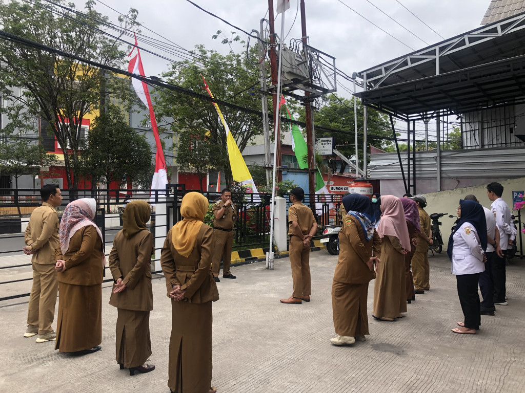 Kelurahan Sidodadi Melaksanakan Kegiatan Apel Pagi Yang Dipimpin Camat Samarinda Ulu