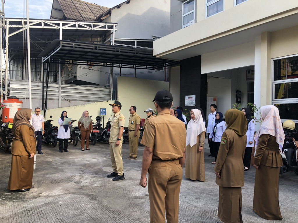 Kelurahan Sidodadi Melaksanakan Apel Pagi yang Dipimpin Seklur, Ingatkan Koordinasi Sesama Pegawai
