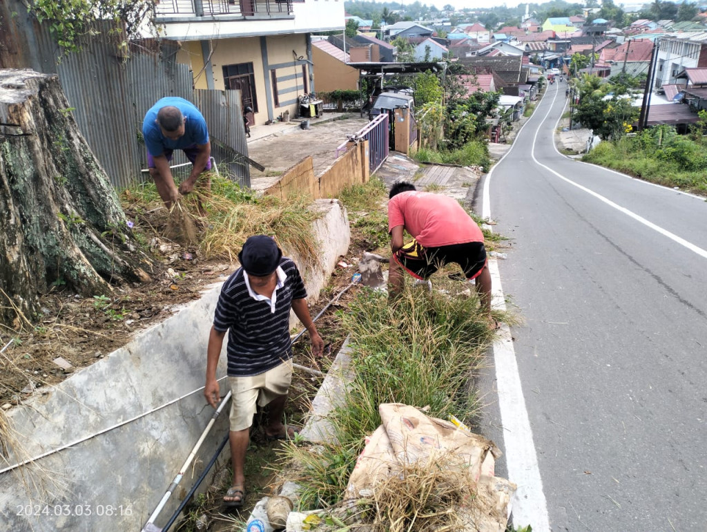 Giat Menjaga Lingkungan, Dilaksanakan Kegiatan Kerja Bakti Massal di Wilayah Kelurahan Sidodadi