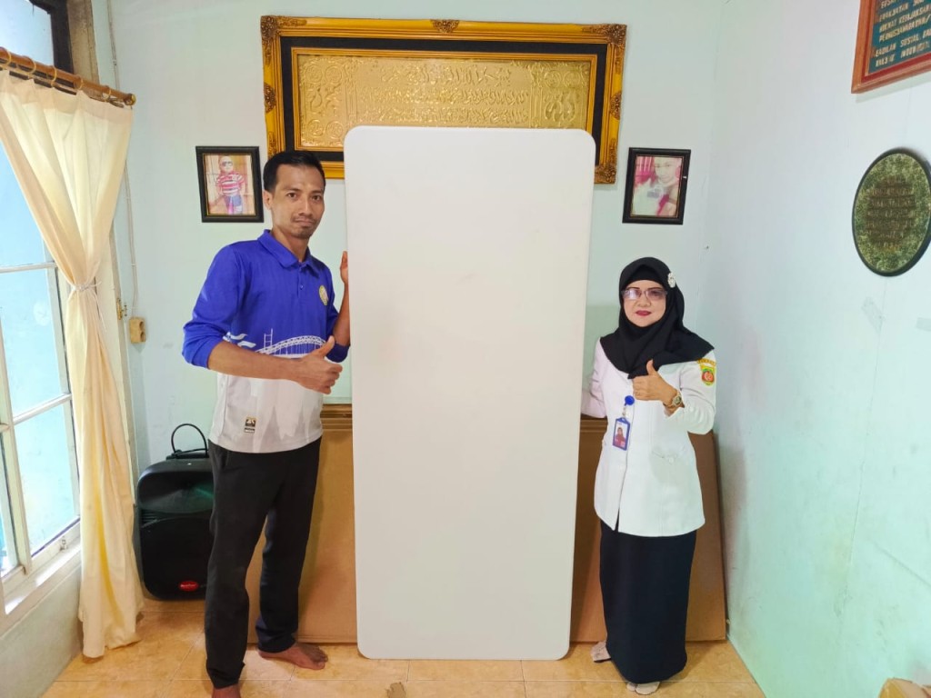 Penyerahan plang Nama Masjid Al-Isro' RT. 02