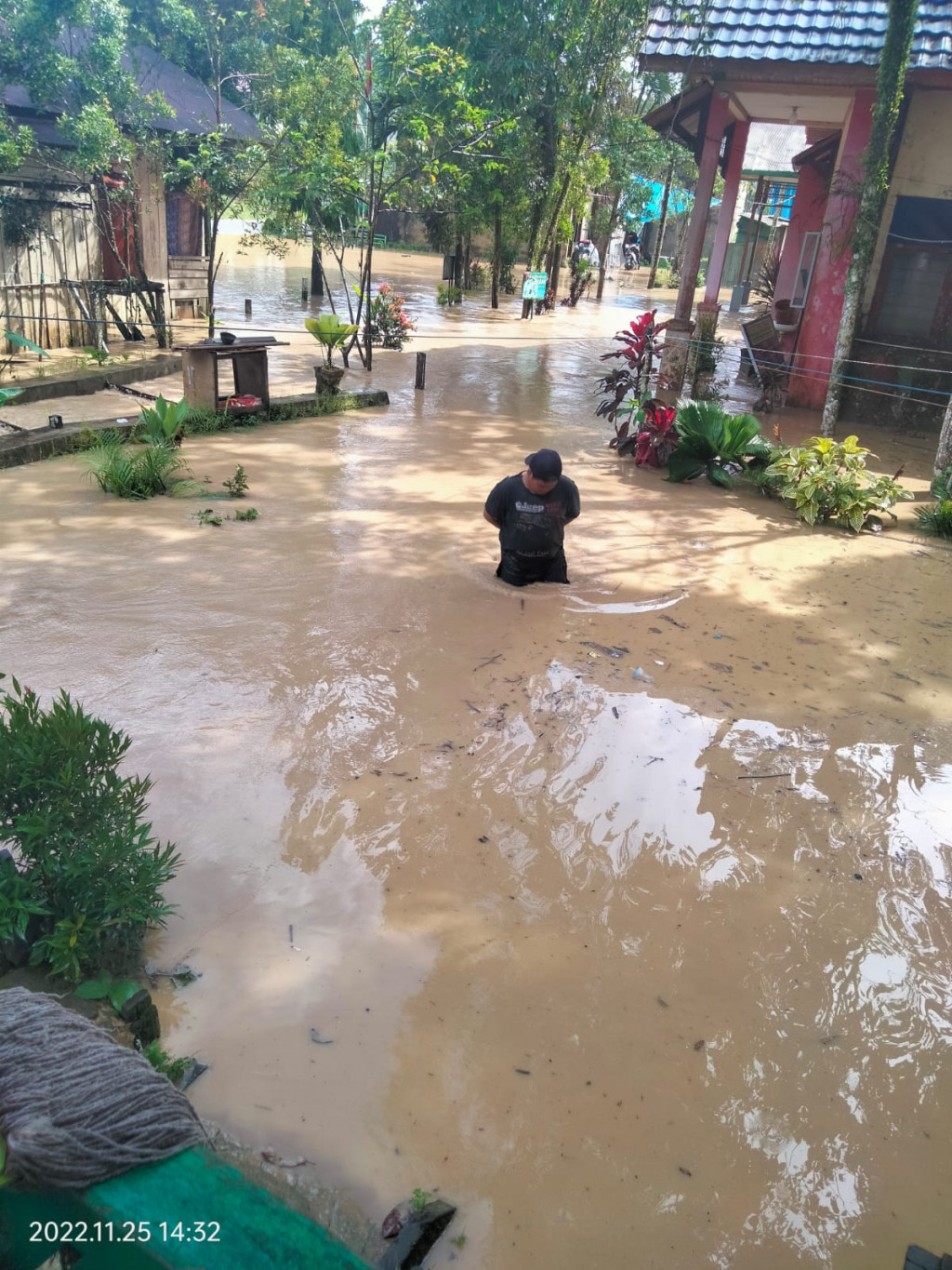 Banjir di Jalan Damai