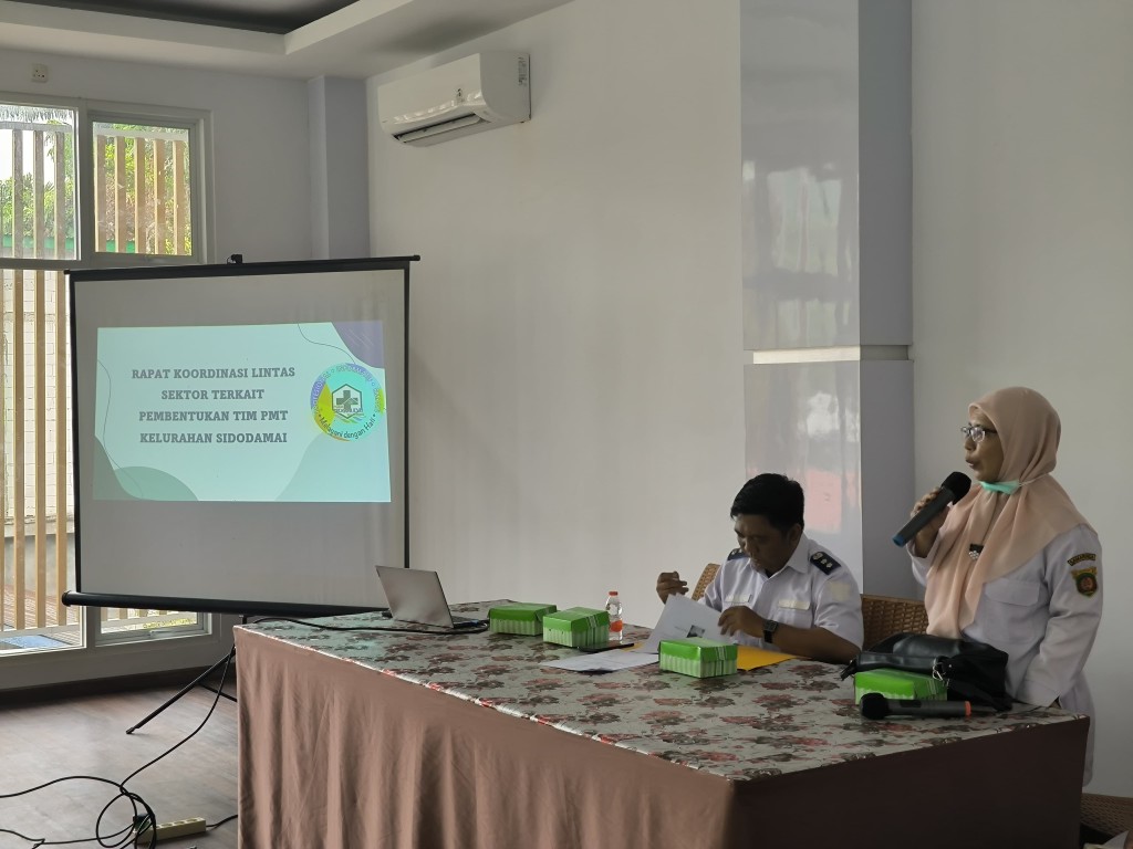 Rapat koordinasi lintas sektor terkait pembentukan tim PMT Kelurahan Sidodamai