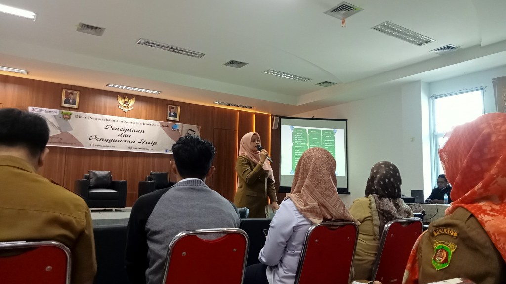 Sosialisasi Kearsipan Di Lingkungan Pemerintah Kota Samarinda di Dinas Perpustakaan dan Kearsipan Kota Samarinda