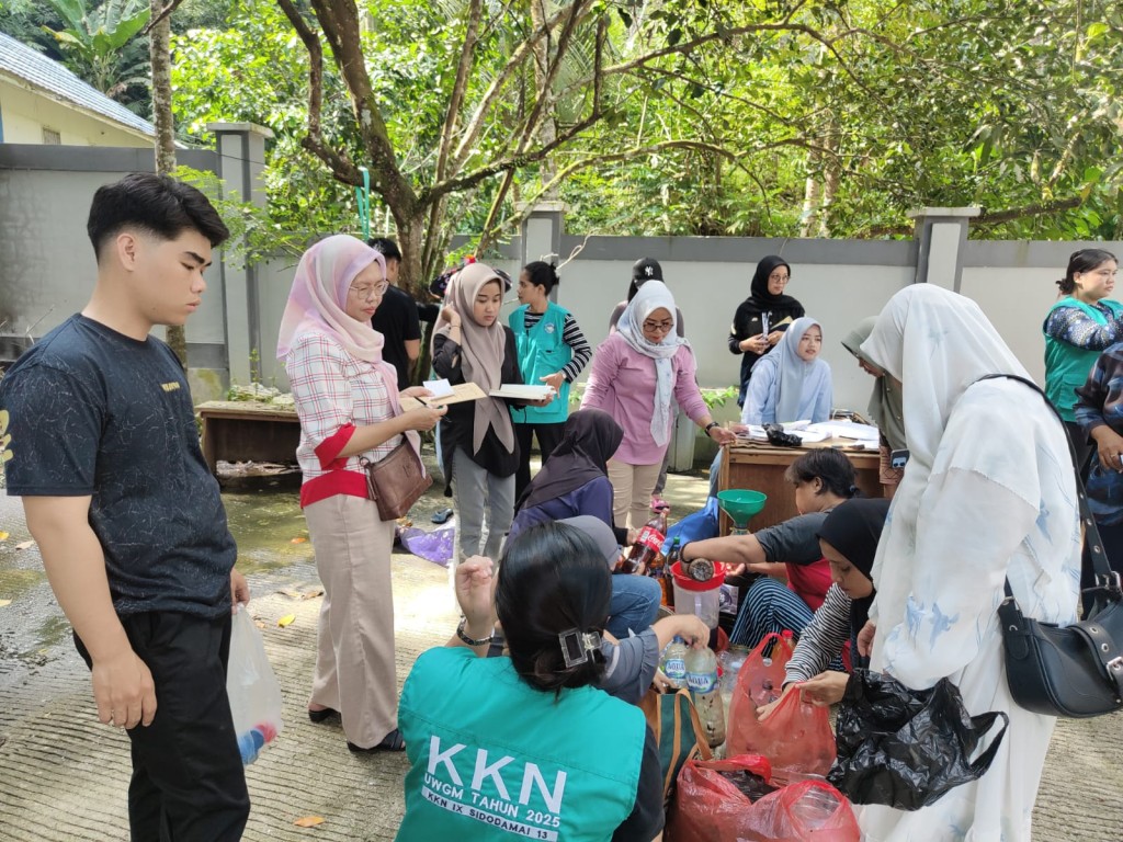 Dasawisma Sidodamai dan Mahasiswa KKN Wujudkan Semangat Kemerdekaan dengan Aksi Daur Ulang di HUT RI ke-80