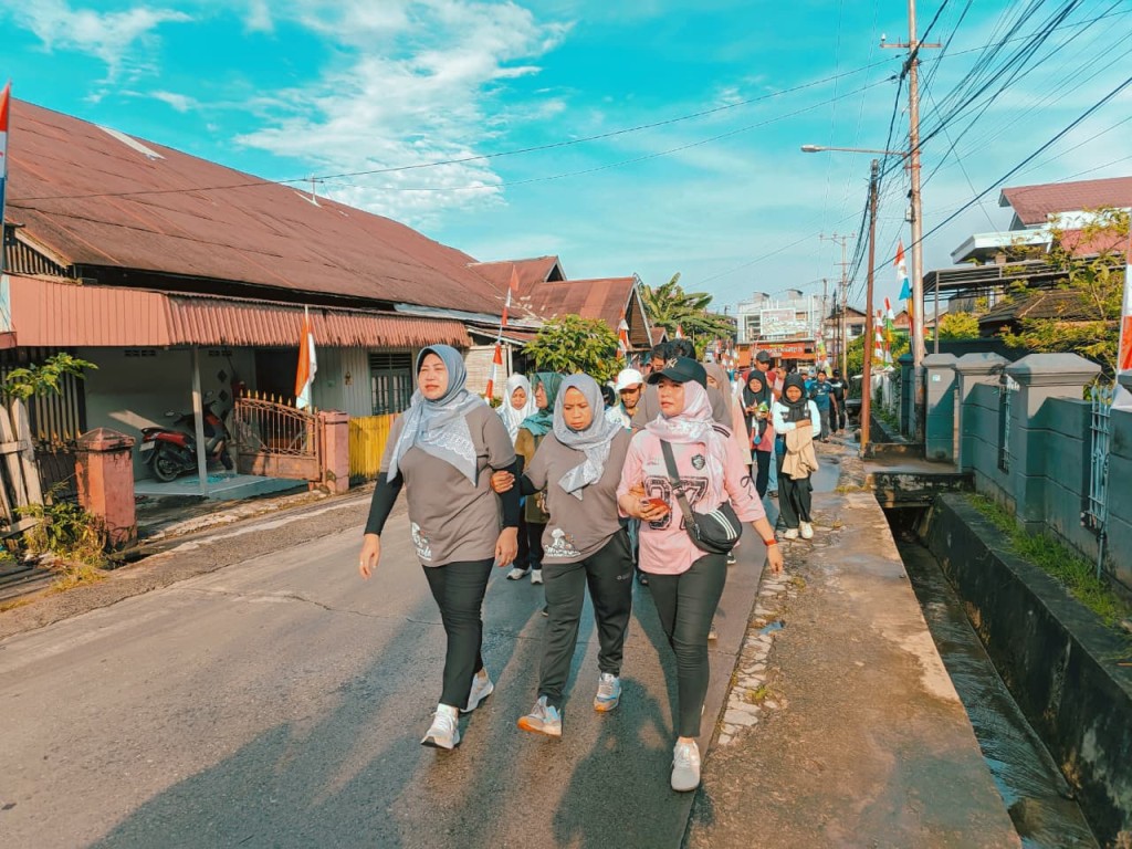 Semarak HUT RI ke-80, Kelurahan Sidodamai Ikut Serta dalam Jalan Sehat Kecamatan Samarinda Ilir