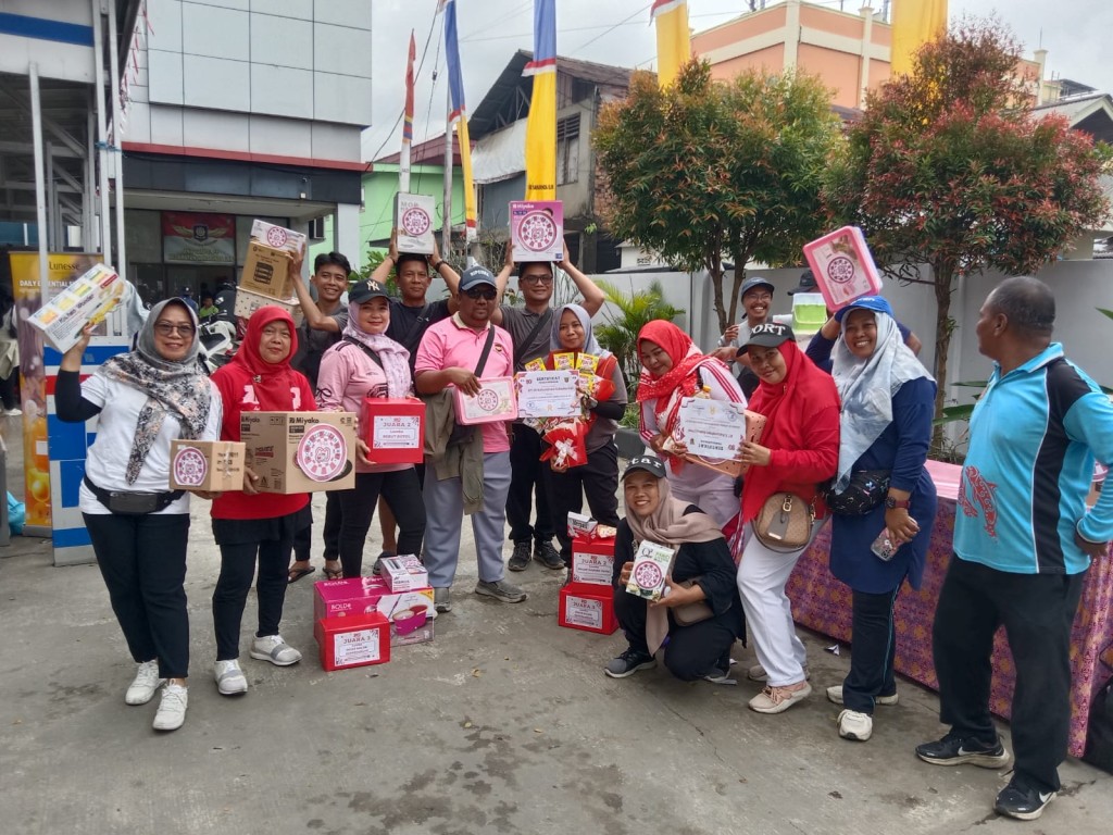 Semarak Jalan Sehat HUT RI ke-80, Pegawai Kelurahan Sidodamai Sabet Juara dan Doorprize di Kecamatan Samarinda Ilir