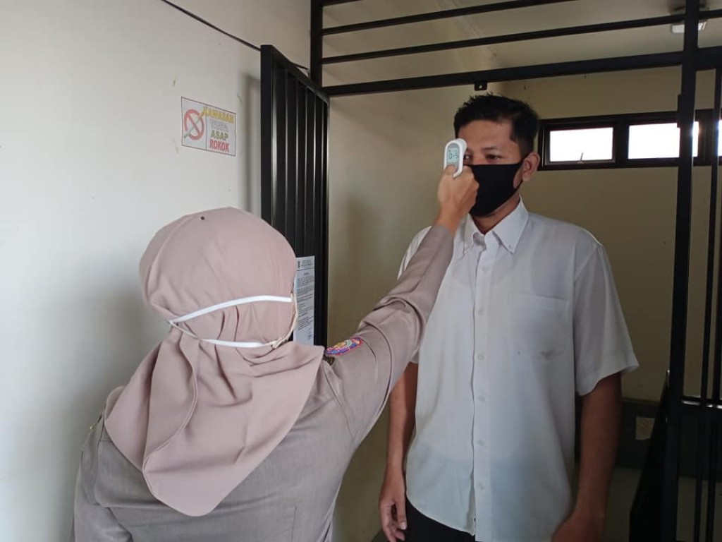 Protokol kesehatan dalam pelayanan Kelurahan Sidomulyo baik kpd warga maupun pegawai.