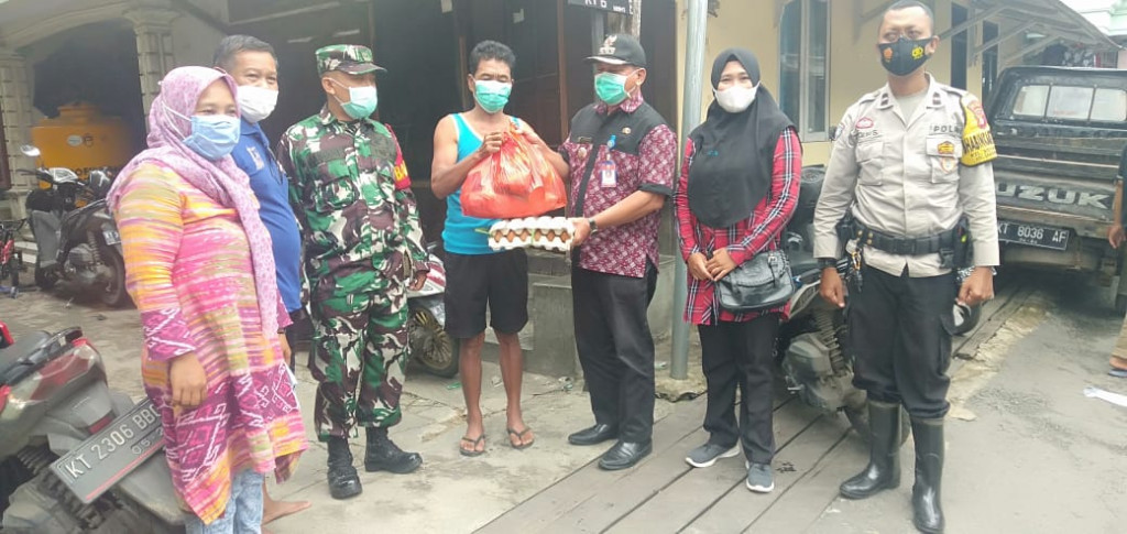 Monitoring Sekaligus Pemberian Bantuan Sembako Terhadap Warga Terdampak Tanah Longsong Di RT 06 Dan RT 28 Kelurahan Sidomulyo