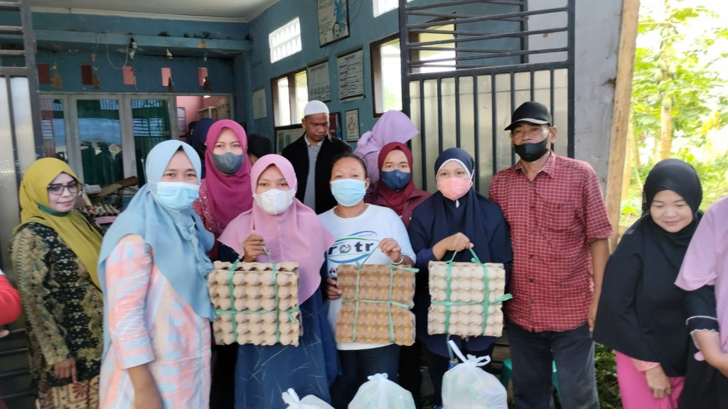 Pemberian Bantuan Pangan Berupa Sembako Pokmas Subulussalam