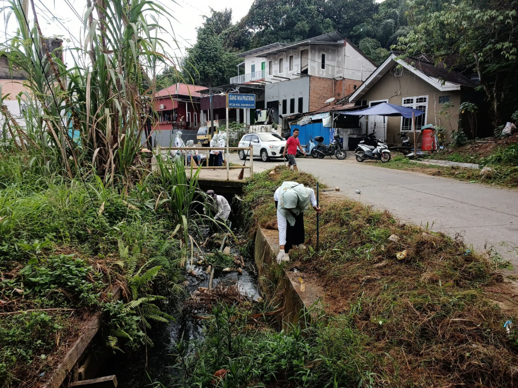 Gotong Royong Persiapan Ramadhan dan Antisipasi Musim Hujan: Warga Sidomulyo Bergerak Bersama!