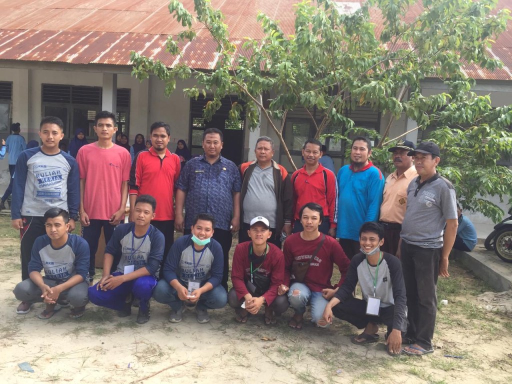 Kegiatan gotong royong di SMPN 31