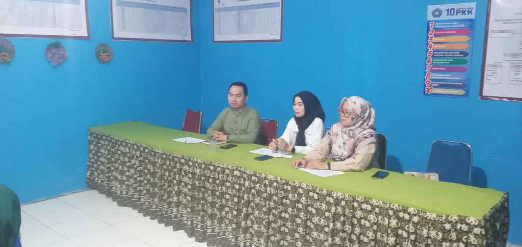 PKK menggelar kegiatan rapat Stanting