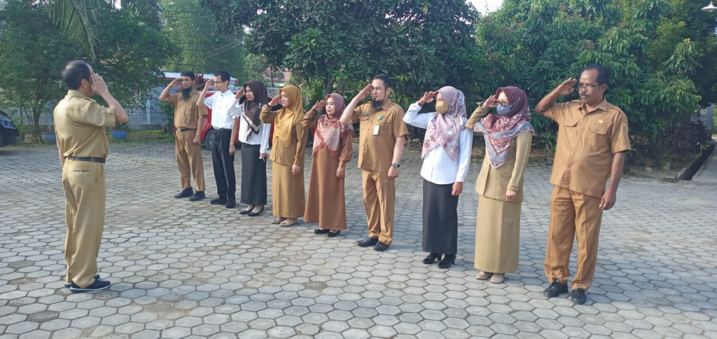 Upacara Senin Senin (19/6) Di Pimpin oleh Kasi Ekobang
