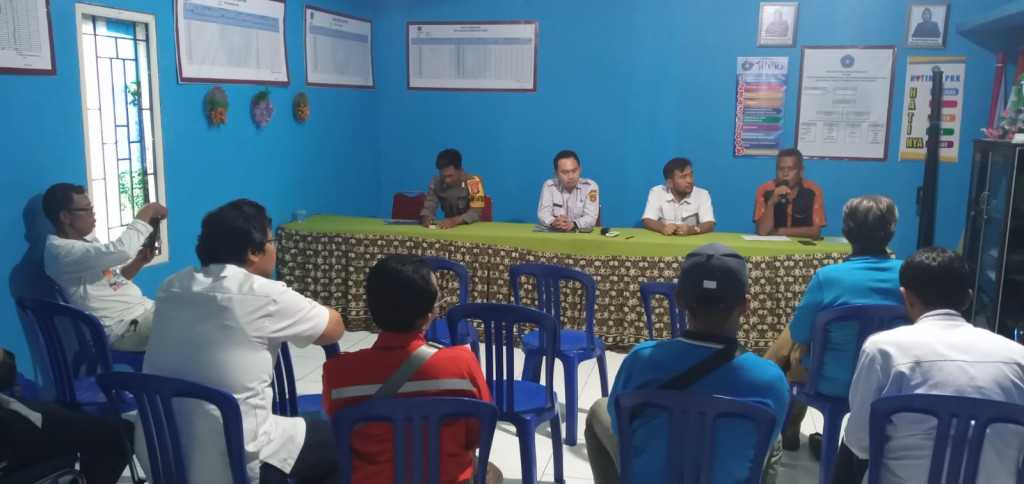 Musyawarah antara warga RT. 01 dan pihak Tol PT. Jasa Marga/WIKA