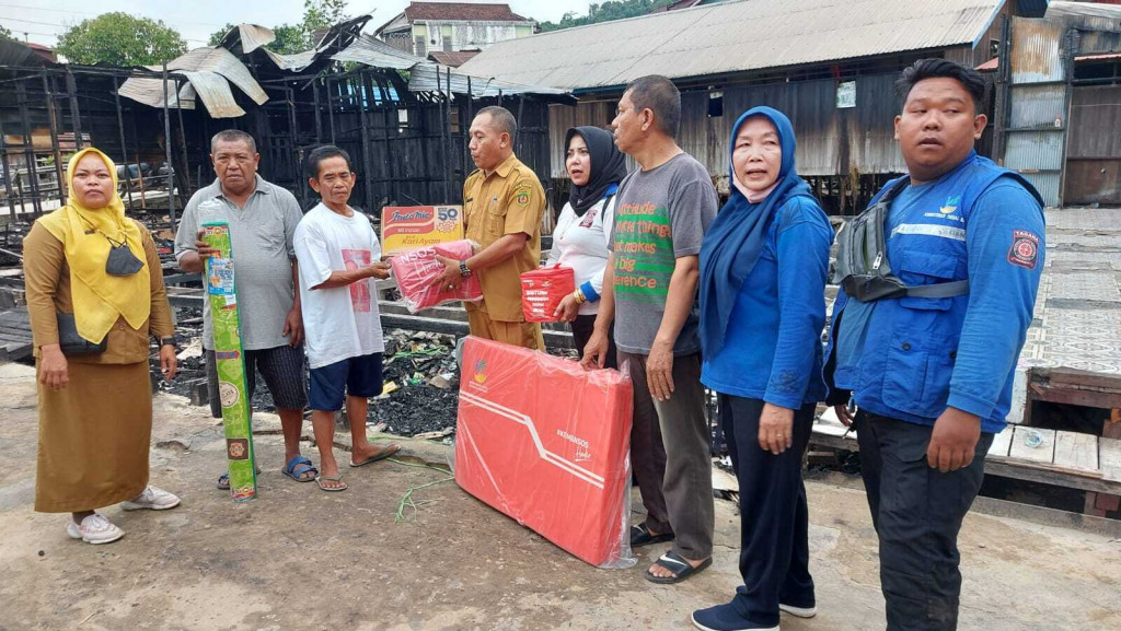 Penyerahan Bantuan Terhadap Korban Kebakaran