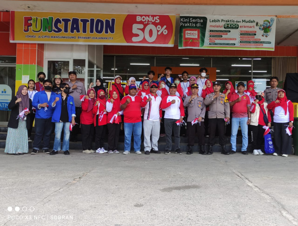 Pembagian Bendera Merah Putih