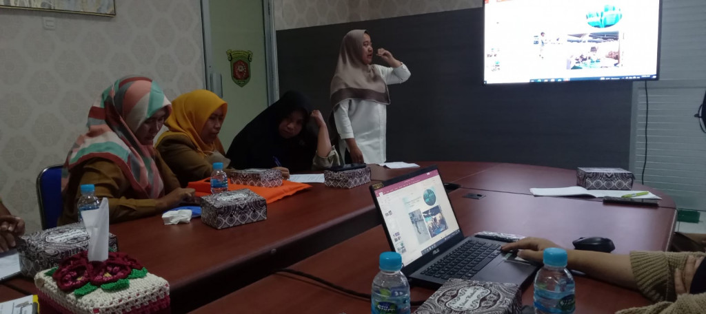 Presentasi RT.11 (Pokmas Pesut) Kel. Sungai Dama di Kantor Kecmtan Smd Ilir