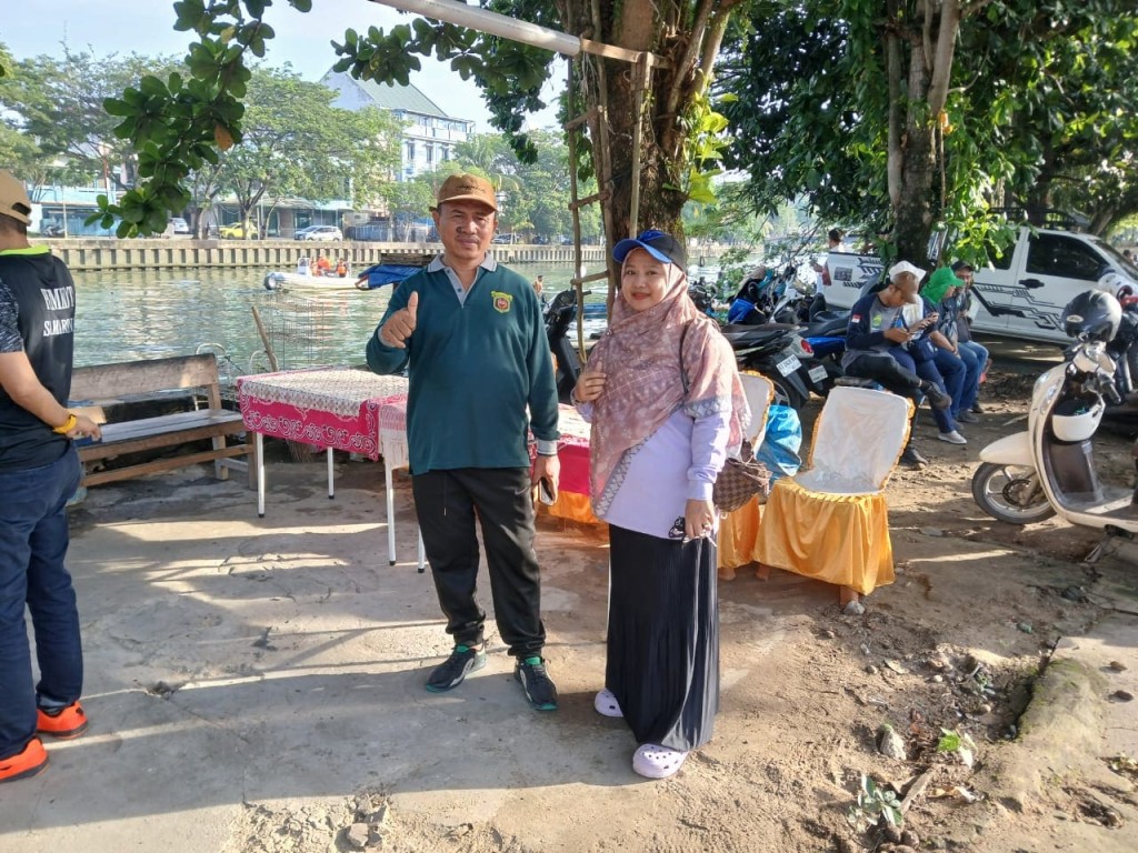 Kegiatan Gotong-royong Pemungutan Sampah  di Sungai Karang Mumus