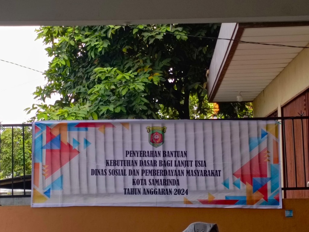Pemberian Bantuan Oleh Dinas Sosial dan Pemberdayaan Masyarakat Kepada Lansia di Kelurahan Sungai Dama