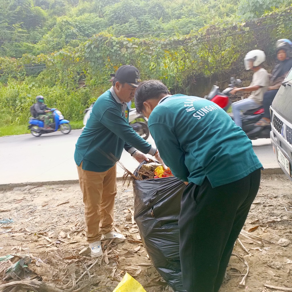 Giat Jum'at:Gotong Royong di kawasan Gunung Mangga
