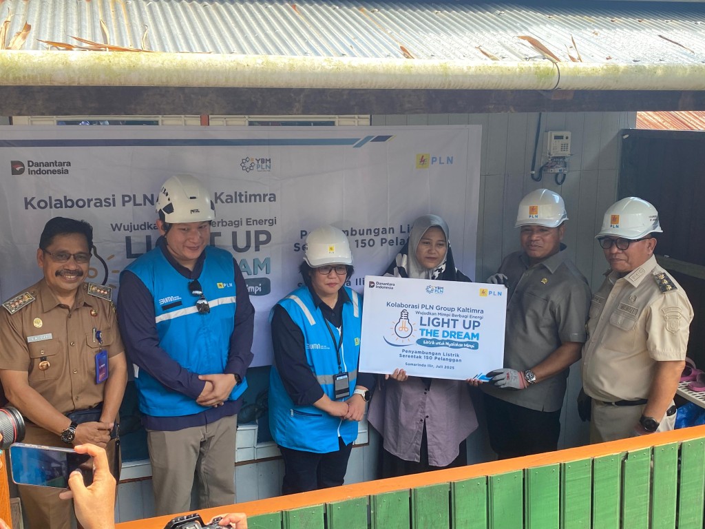 Bantuan Pemasangan Listrik Gratis "LIGHT UP THE DREAM" DI RT 33