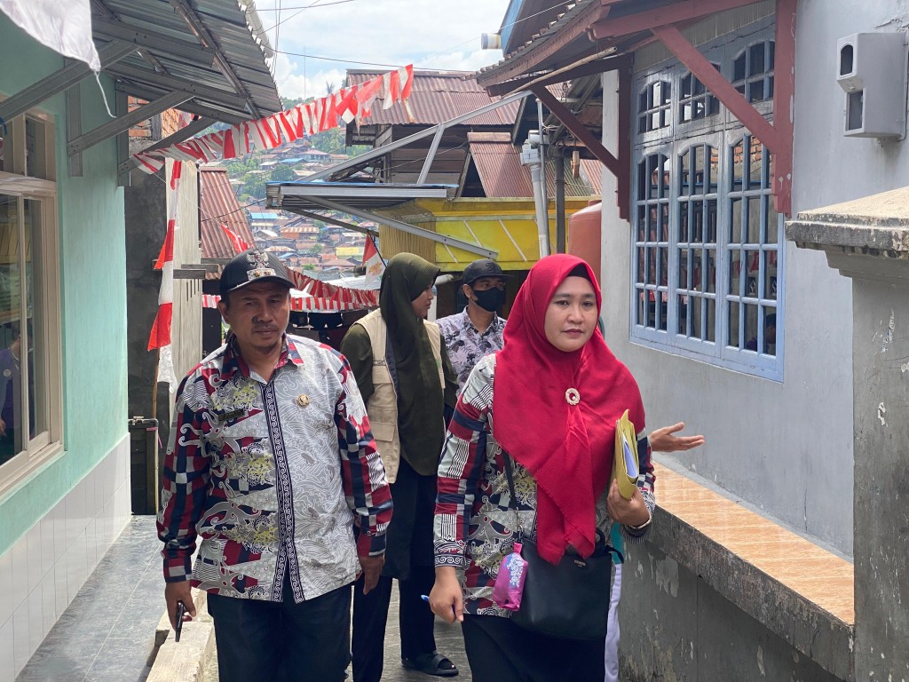 Mendampingi Tim Kecamatan Samarinda Ilir Terkait Penilaian Lomba Kebersihan Dan Kemeriahan Lingkungan Di RT 08 DAN 03