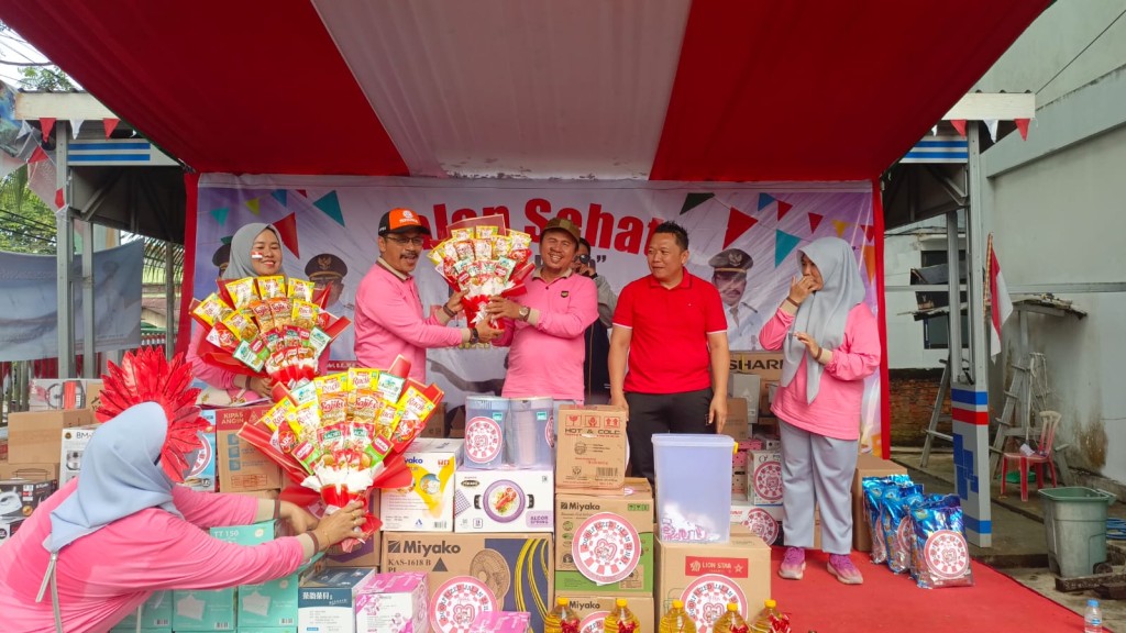 Jalan Sehat Kecamatan Samarinda Ilir Meriahkan HUT ke-80 RI