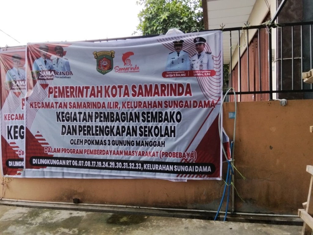 Pembagian Sembako Dan Perlengkapan Sekolah Oleh Pokmas 3 Di kelurahan Sungai Dama