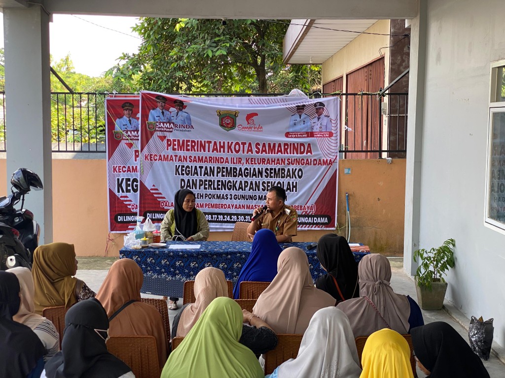 Pembagian Sembako oleh Pokmas 3 di Kelurahan Sungai Dama