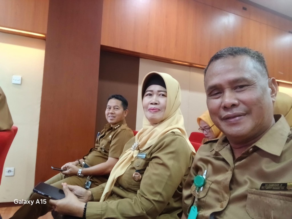 Penyerahan Penghargaan lomba kelurahan Dan Evaluasi Kelurahan Tahun 2025