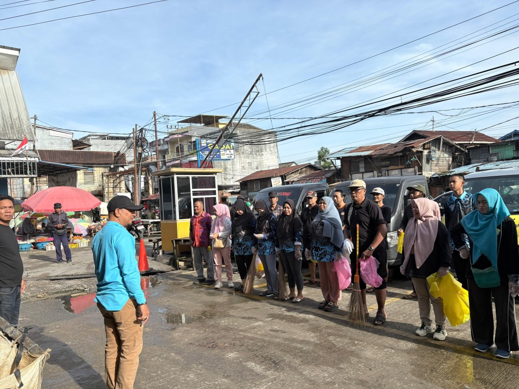 Tingkatkan Kesadaran Lingkungan: Lurah Sungai Dama Pimpin Apel Penyuluhan dan Aksi Bersih Massal