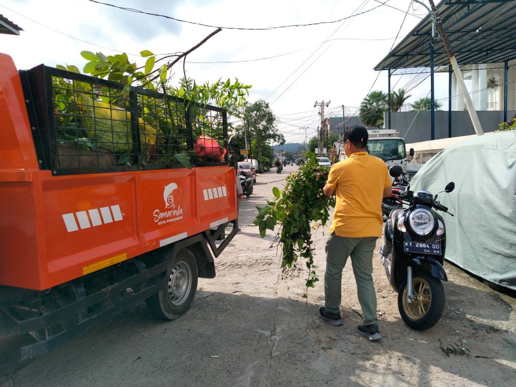 Kelurahan Sungai Dama Ikuti Kegiatan Kerja Bakti Bersama di Kelurahan Pelita