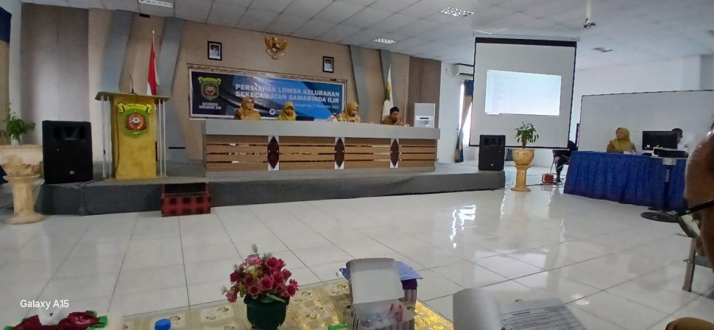 Seklur dan kasi kesra serta kasi ekobang kelurahan sungai dama Menghadiri Rapat persiapan lomba kelurahan sekecamatan samarinda ilir