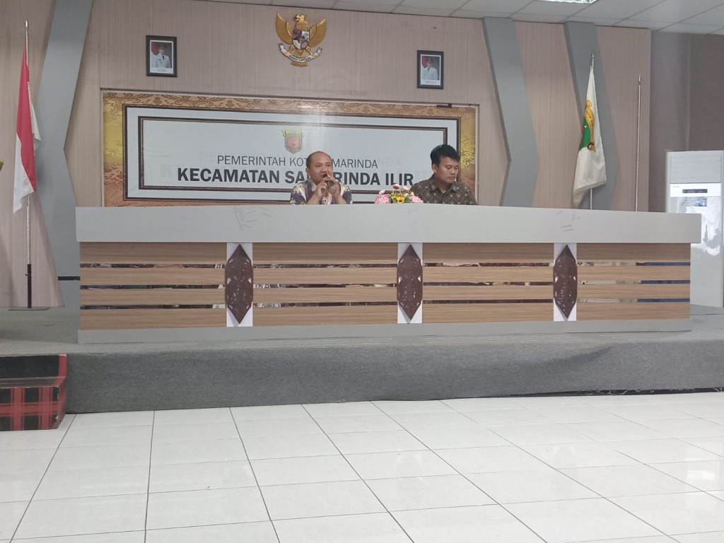 Kasi Kesra Bersama Staff  Kelurahan Sungai Dama Mengikuti Sosialisasi  BPJS Ketenagakerjaan Yang Bertempat Di aula Kecamatan Samarinda Ilir Yang Di Selenggarakan BPJS KetenagaKerjaan