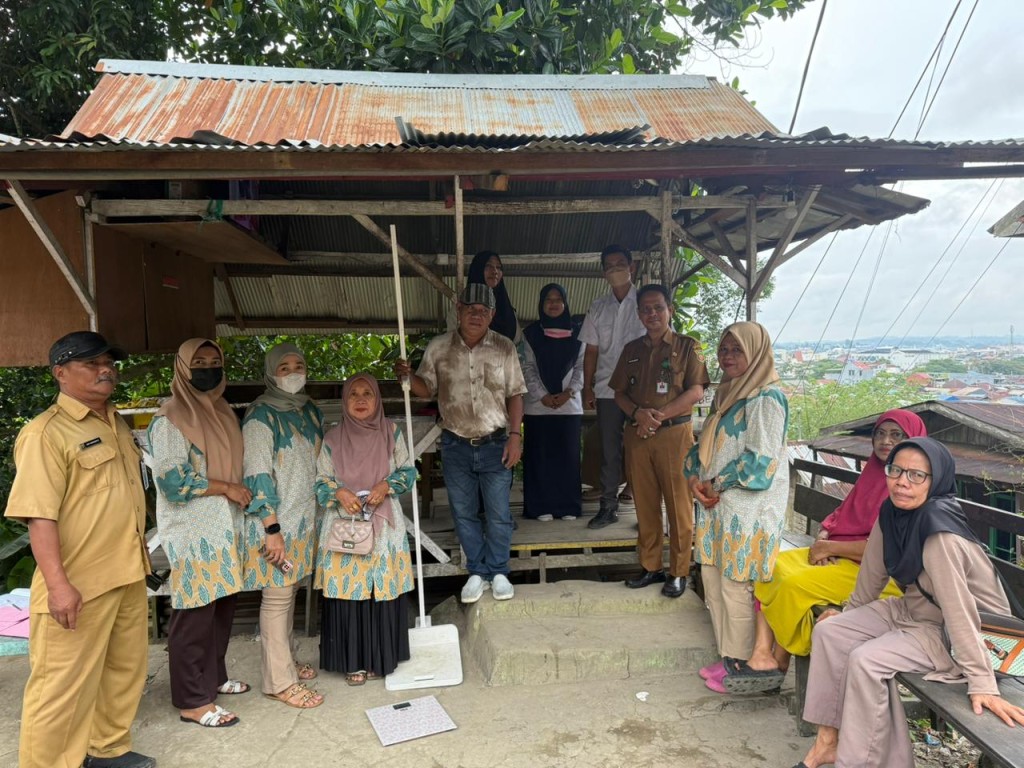 Lurah dan staf kelurahan sungai dama Melakukan Kunjungan ke posyandu Aster putih DI (RT.6  RT.7 RT.24  dan RT.17 )