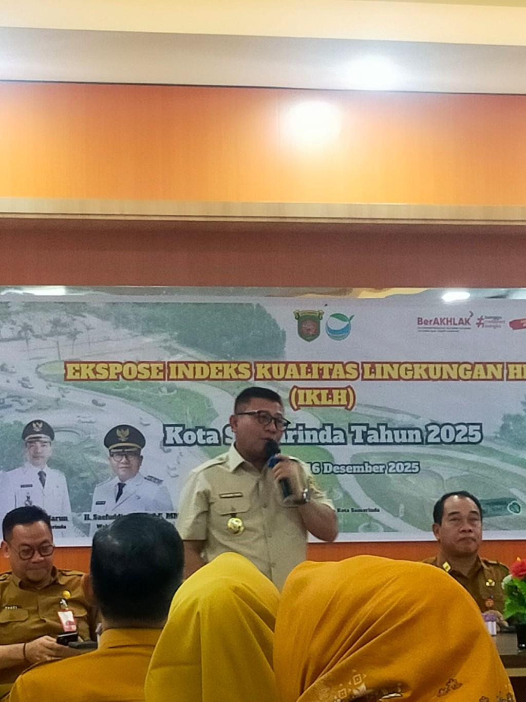 Kasi Ekobang Kelurahan Sungai Dama Mengikuti  Rapat Ekpose Indeks Kualitas Lingkungan Hidup (IKLH) Kota Samarinda Tahun 2025