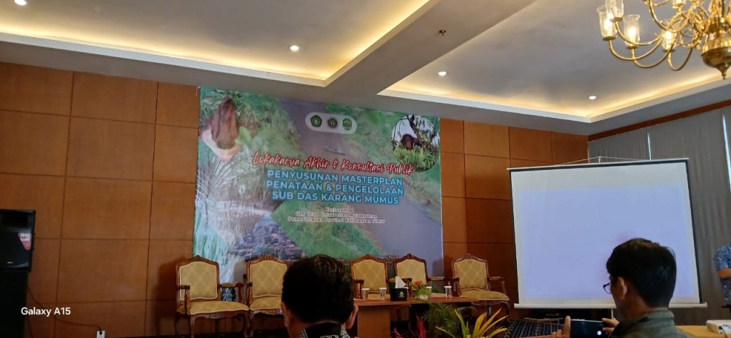 Sekretaris Lurah Kelurahan Sungai Dama Menghadiri lokakarya akhir dan konsultasi publik penyusunan masterplan penataan dan pengolalaan sub das karang mumus