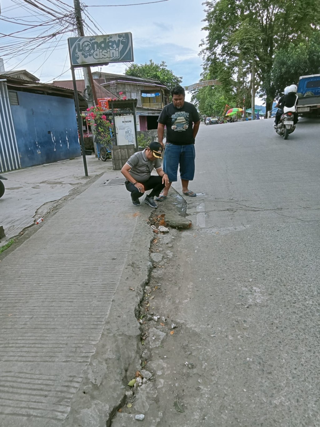 Kelurahan Sungai Dama Tindaklanjuti Laporan Warga Terkait Lubang Jalan di Jl. Pesut