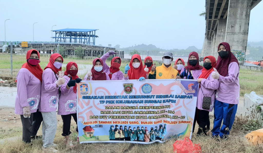 Gerakan Serentak Memungut Sehelai Sampah