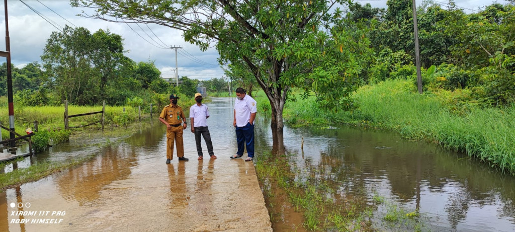 Monitoring wilayah terdampak Banjir Jl. Rapak Mahang dan Jl. Tatako Kelurahan Sungai Kapih