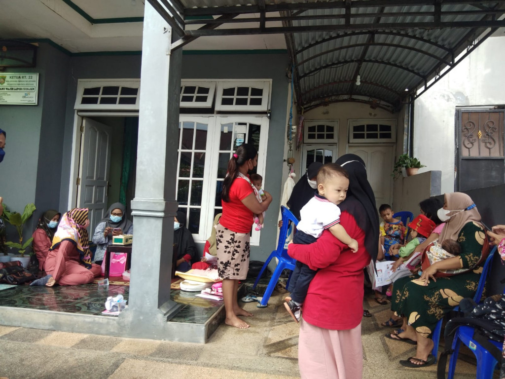 KUNJUNGAN PKK KELURAHAN SUNGAI KELEDANG PADA KEGIATAN RUTIN POSYANDU MARKISA