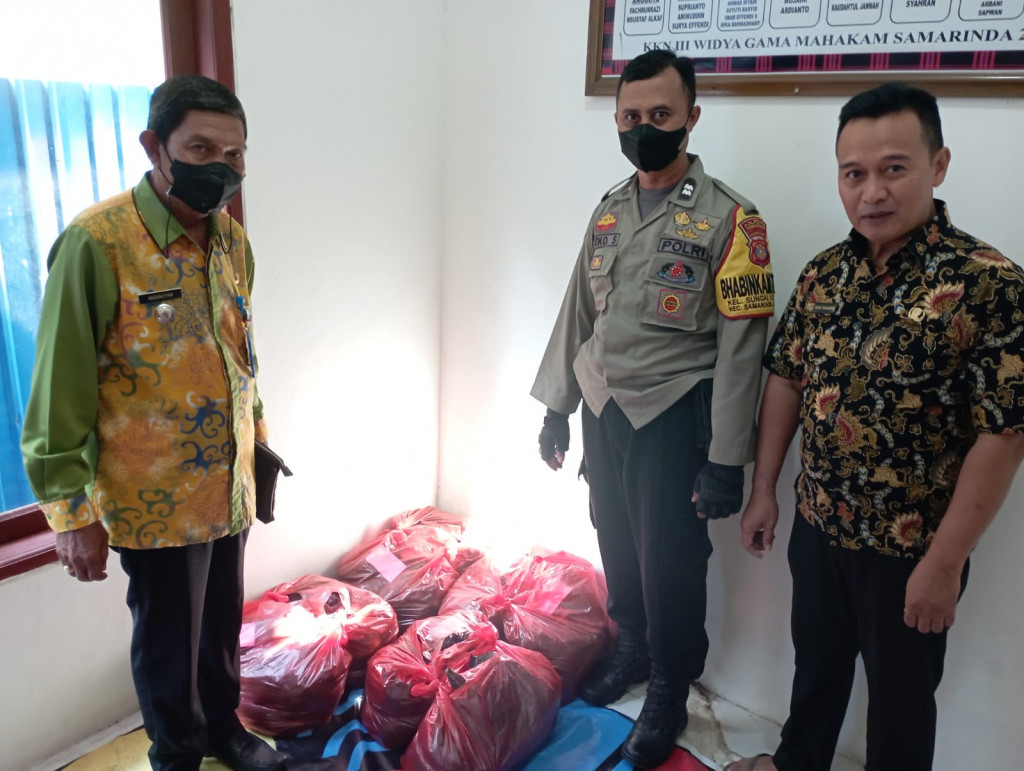 Camat Samarinda Seberang Memantau Pendistribusian Minyak Goreng