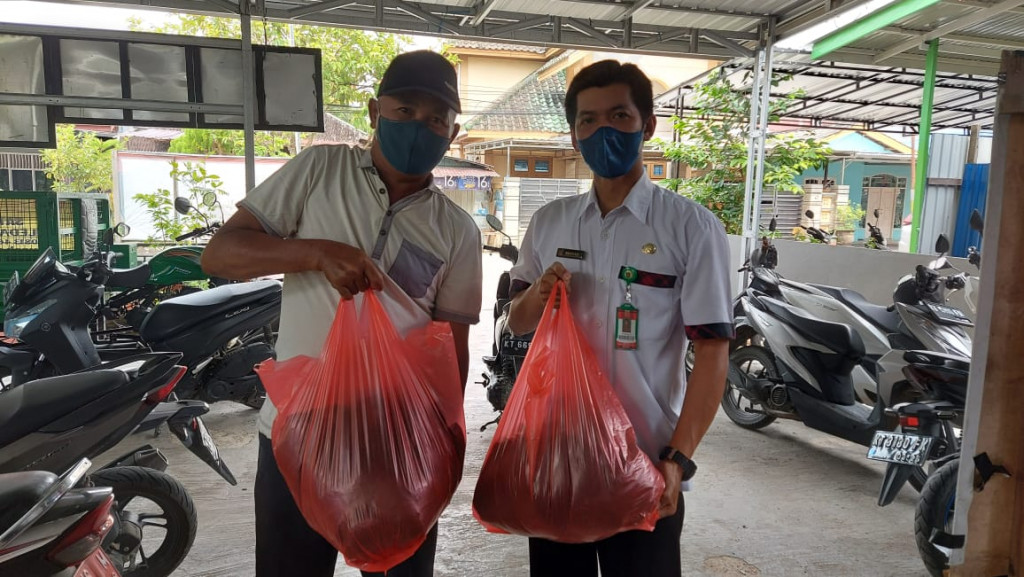 Pendistribusian Minyak Goreng di Kelurahan Sungai Keledang, Rabu, 30 Maret 2022
