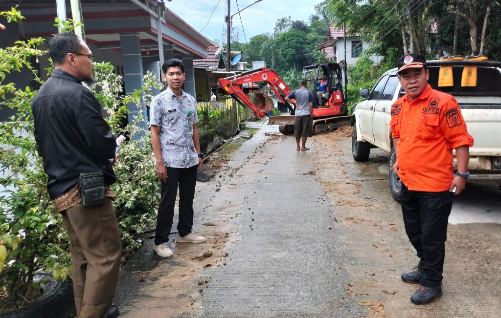 Rapat Kordinasi Di Lanjutkan Peninjauan Ke Lokasi Tanah Amblasan Di Perum Keledang Mas Baru